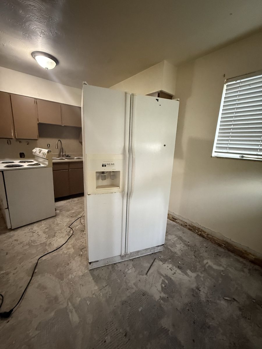 Free working side-by-side refrigerator