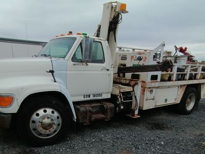 Crane truck, cummins 5.9, flat bed