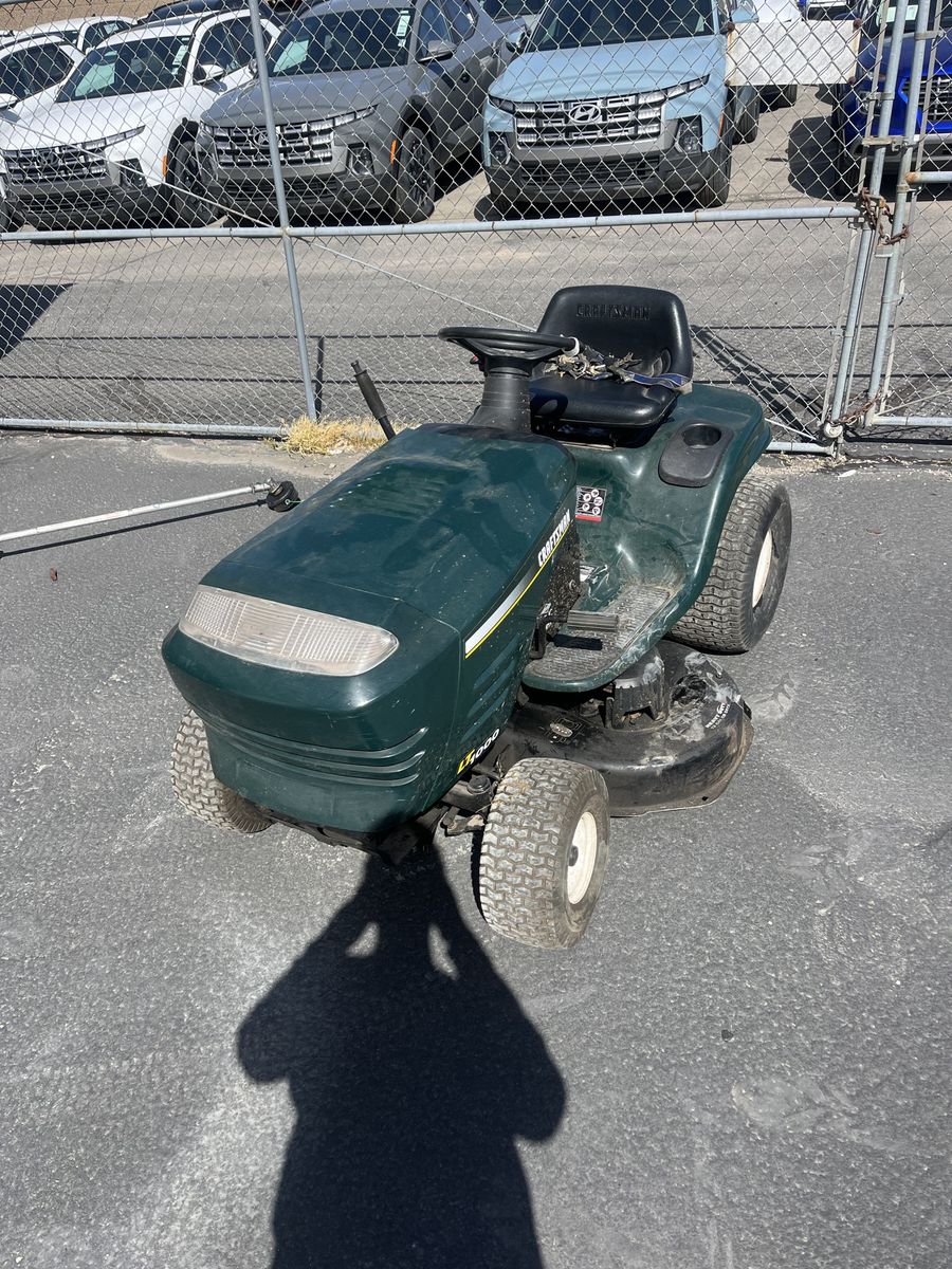 Craftsman LT1000 Riding Lawn Mower - Green
