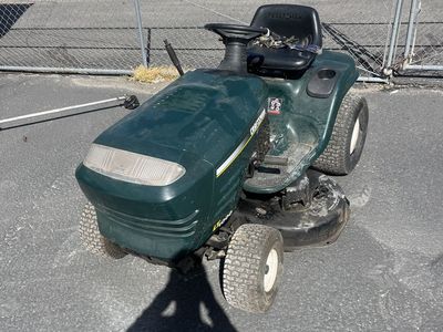 Craftsman LT1000 Riding Lawn Mower - Green