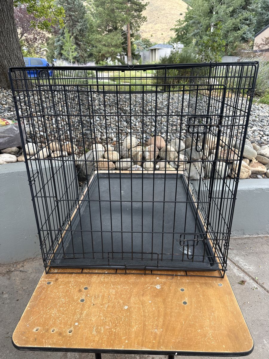Metal Wire Dog Large Crate Kennel cage with Removable Plastic Tray 28in wide x 42in long x 31in Tall 