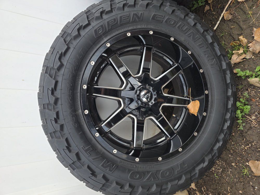 35x12.50x20 tires and wheels