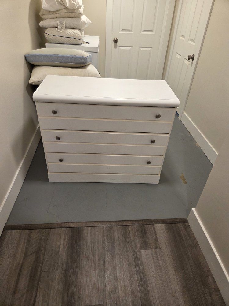 White 3 drawer dresser