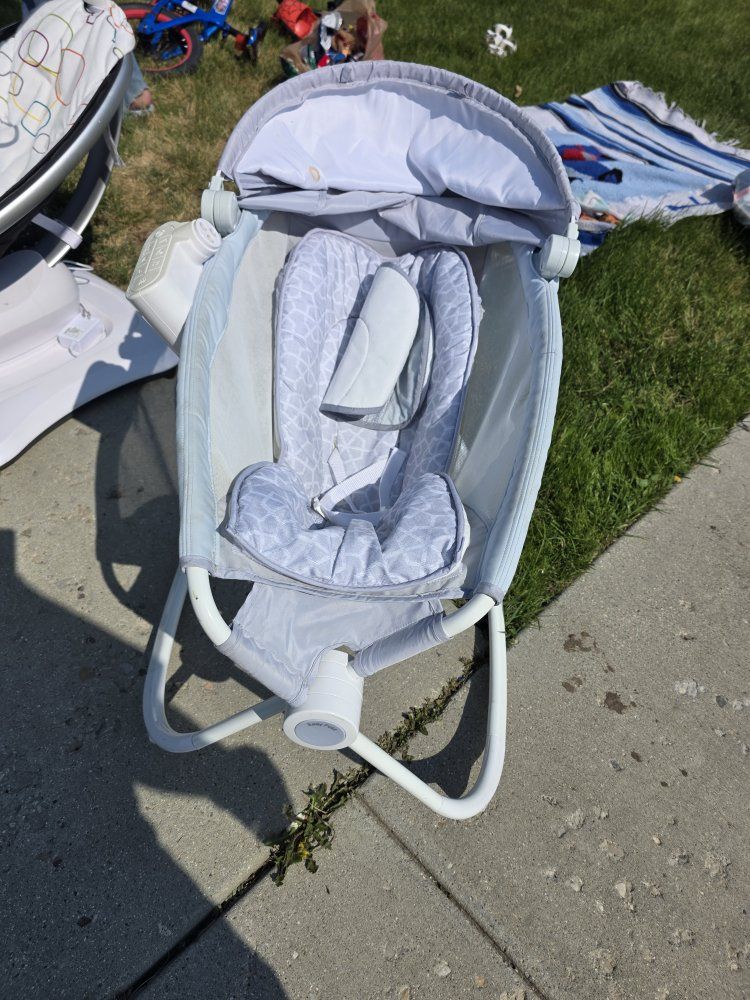 Fisher-Price Infant-to-Toddler Rocker Portable Baby Seat - Gentle Vibrations & Reclining Seat