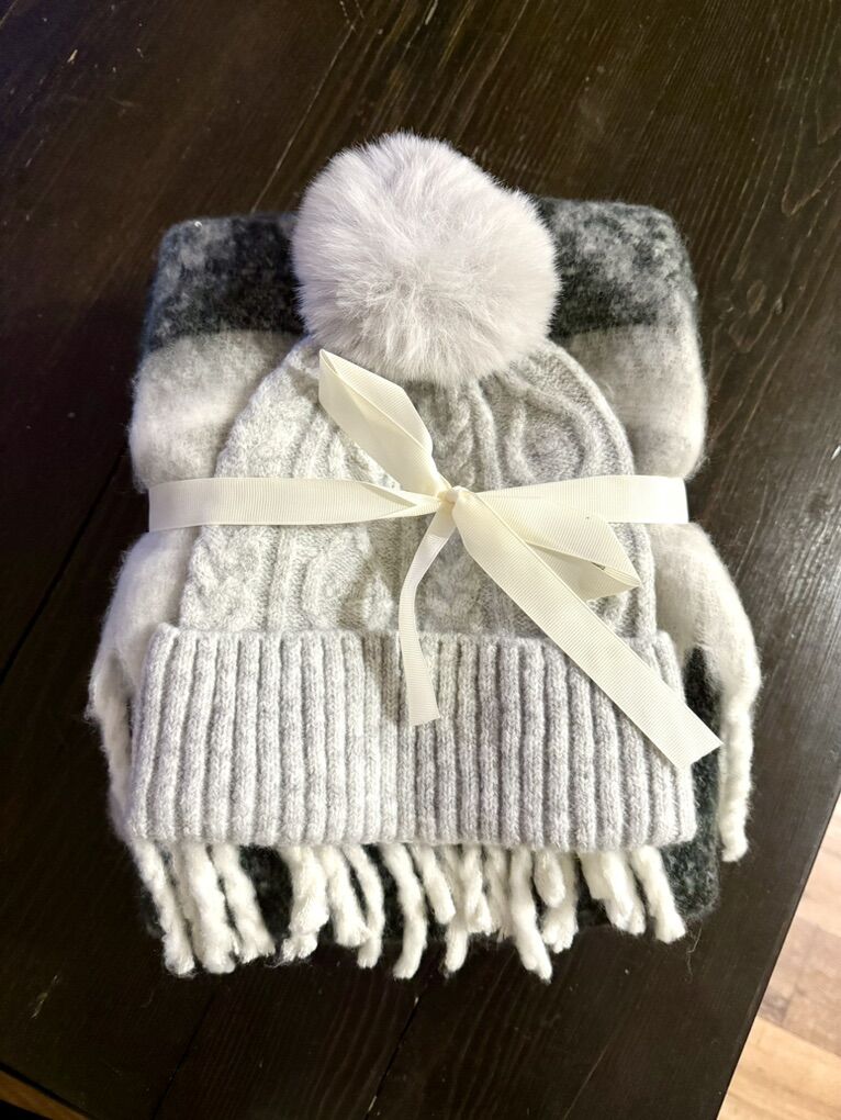 Natural Reflections Hat and Scarf Set