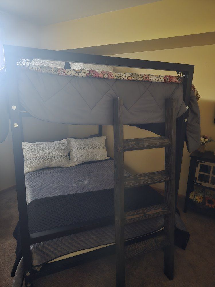 metal bunk bed 