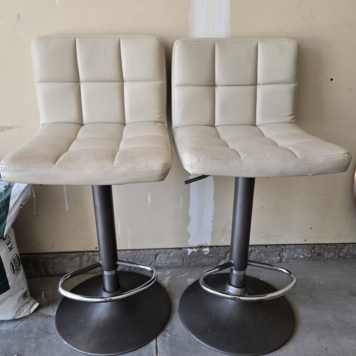 2 Adjustable Bar Stools