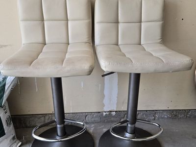 2 Adjustable Bar Stools
