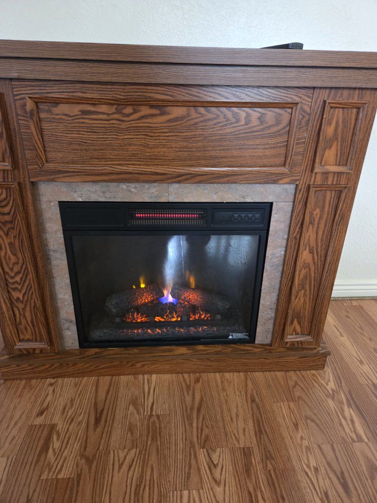 Electric Fireplace Heater with Wooden Mantel and Remote Control