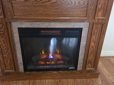 Electric Fireplace Heater with Wooden Mantel and Remote Control