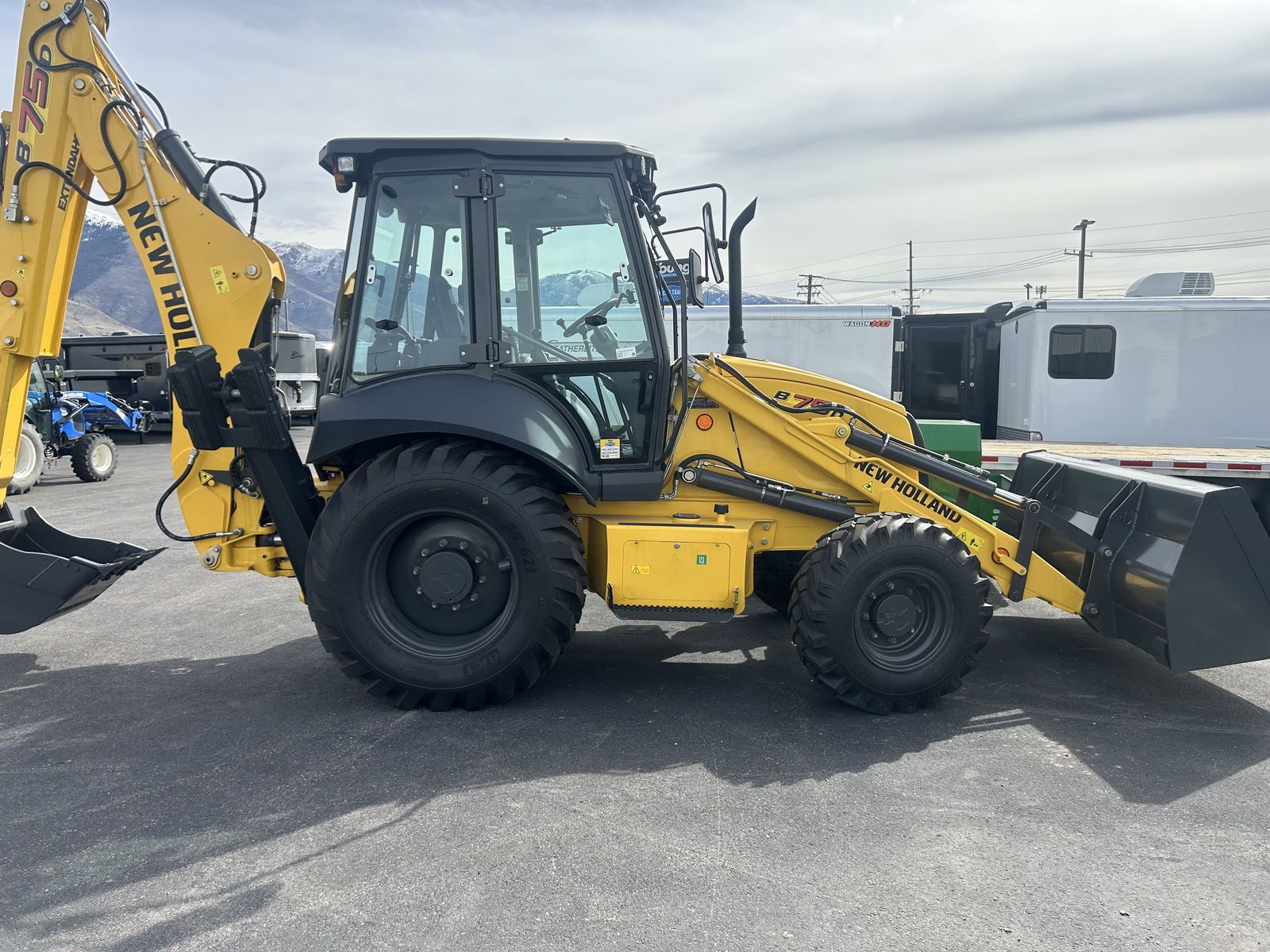 Backhoe 74 Gross HP, AC, 89,000 New Holland