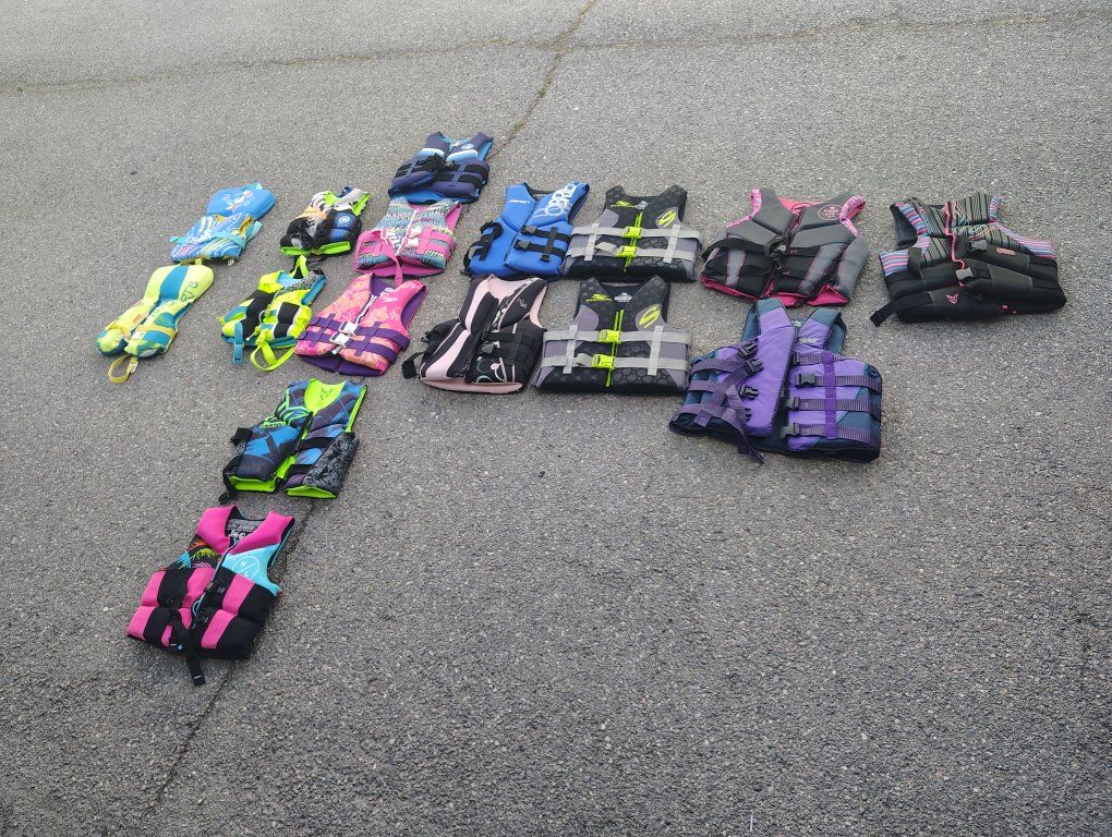 LIFE JACKETS FOR SALE SEE PICTURES PLZ