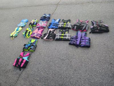 LIFE JACKETS FOR SALE SEE PICTURES PLZ