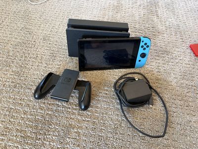 Nintendo Switch Console Bundle – Dock, Charger & Right Joy-Con
