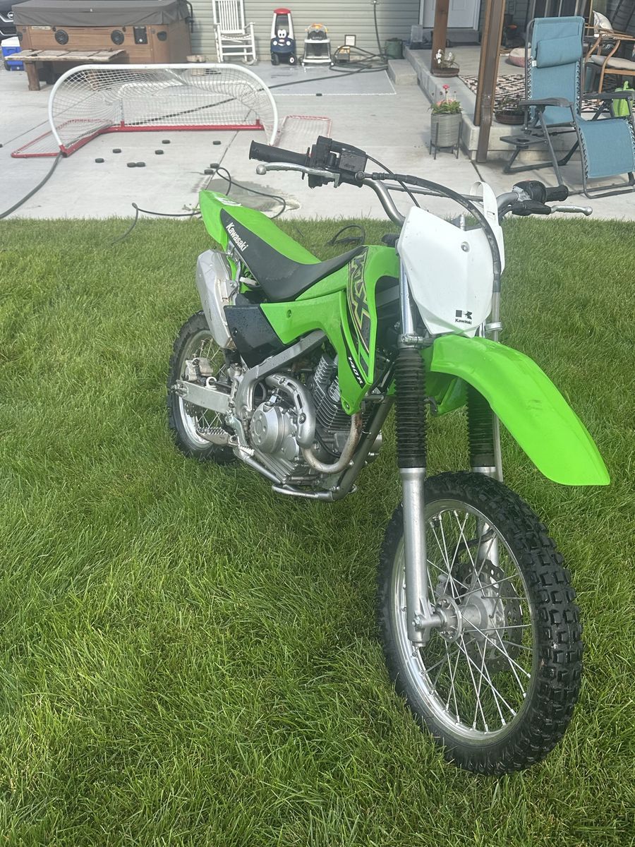 Kawasaki KLX 140 Dirt Bike - Green Off-Road Motorcycle