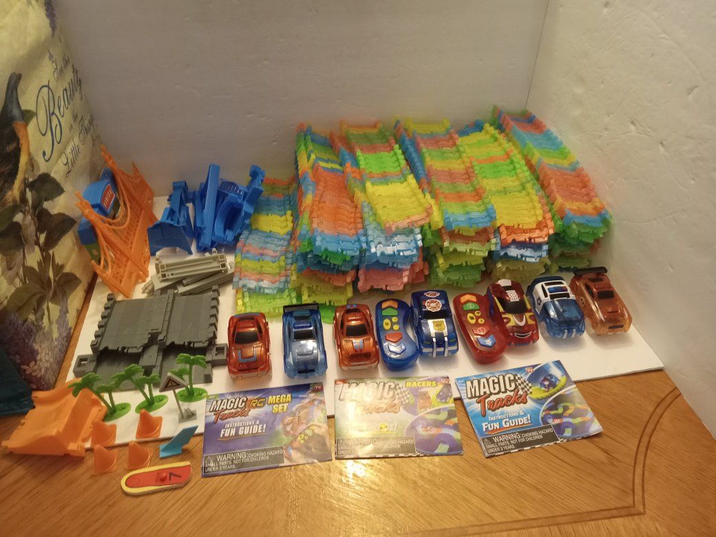 Massive Magic Tracks Glow Race Track Lot – 53.5 FT of Track & 9 Cars! INCOMPLETE