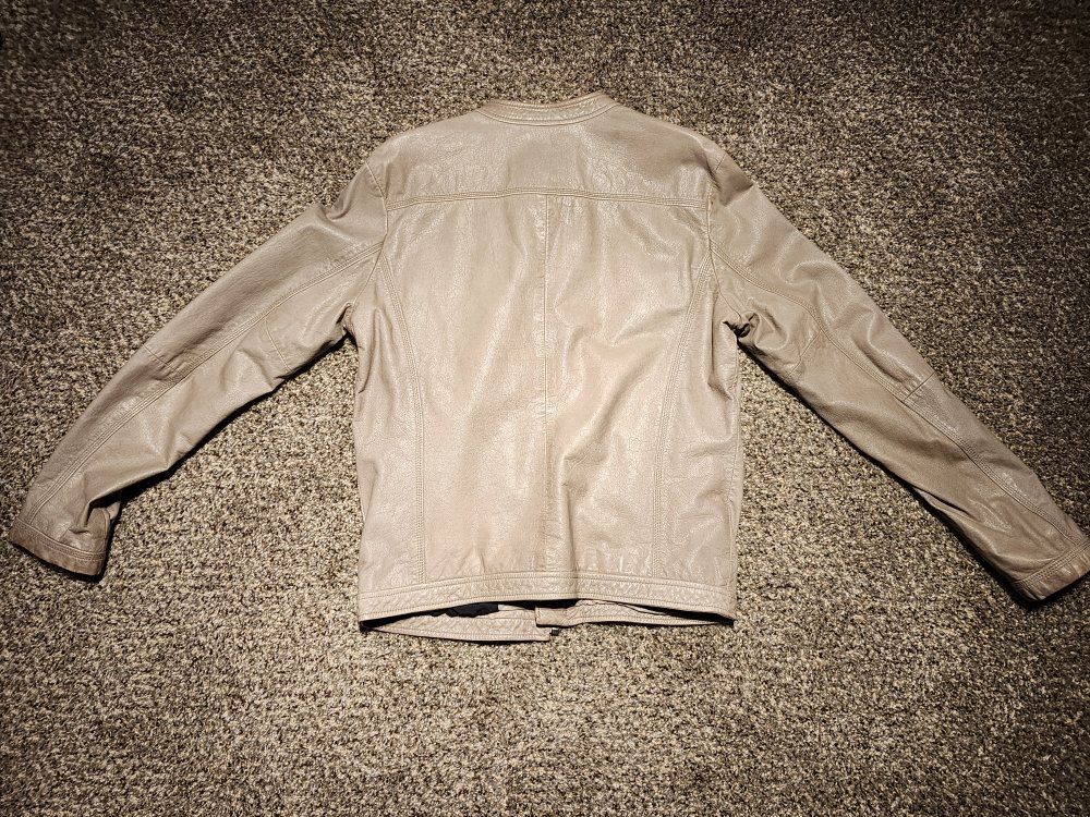 Main image 3
