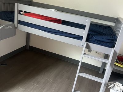 Kid’s loft bed