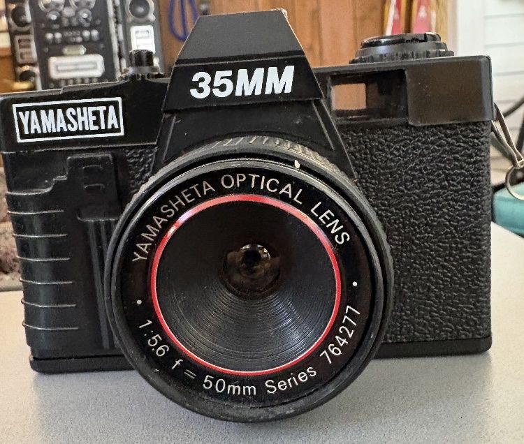 Vintage Yamasheta 35mm Camera