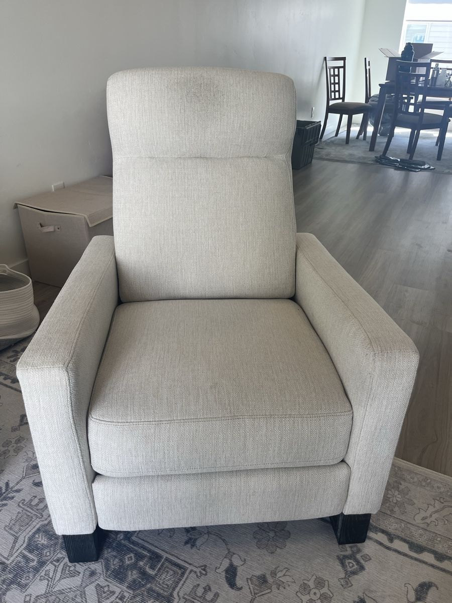 Comfortable Fabric Recliner Chair - Light Grey/Off-White Upholstery with Retractable Footrest