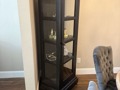 Hutch Like New