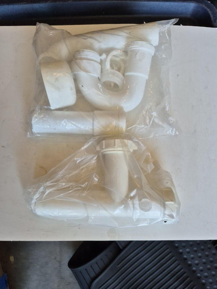 White Plastic 1 1/2"Plumbing Pipe Fittings Set in Original Packaging