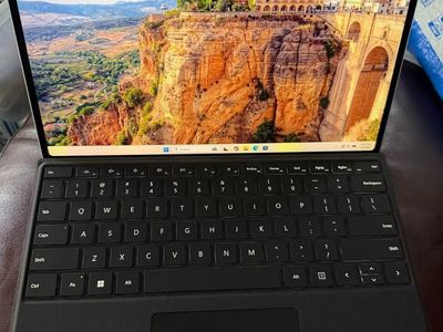 Microsoft Surface Pro 11 Ultra 5 16GB RAM 256 SSD Windows 11