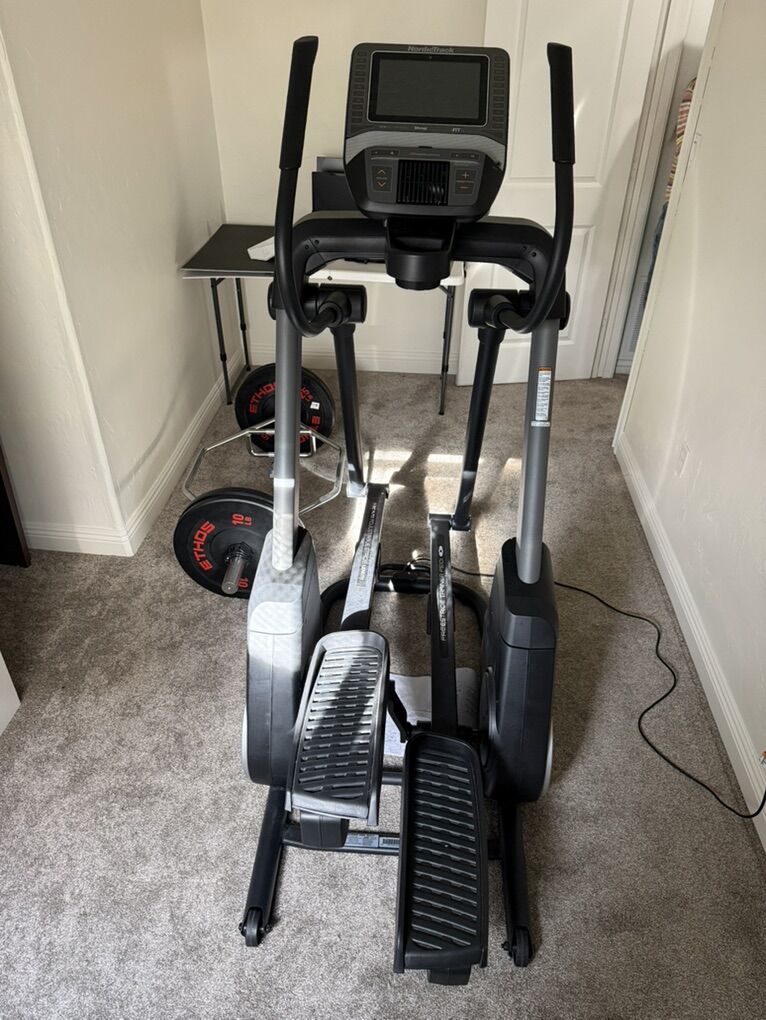 NordicTrack FS10I Freestryde Trainer