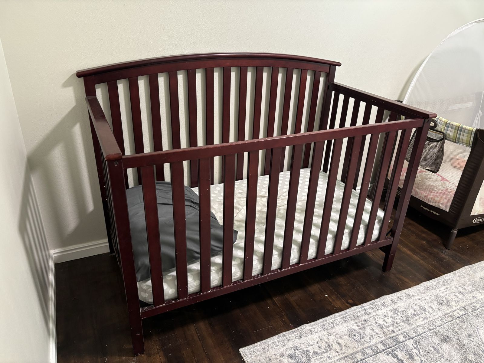 Baby crib standard size 