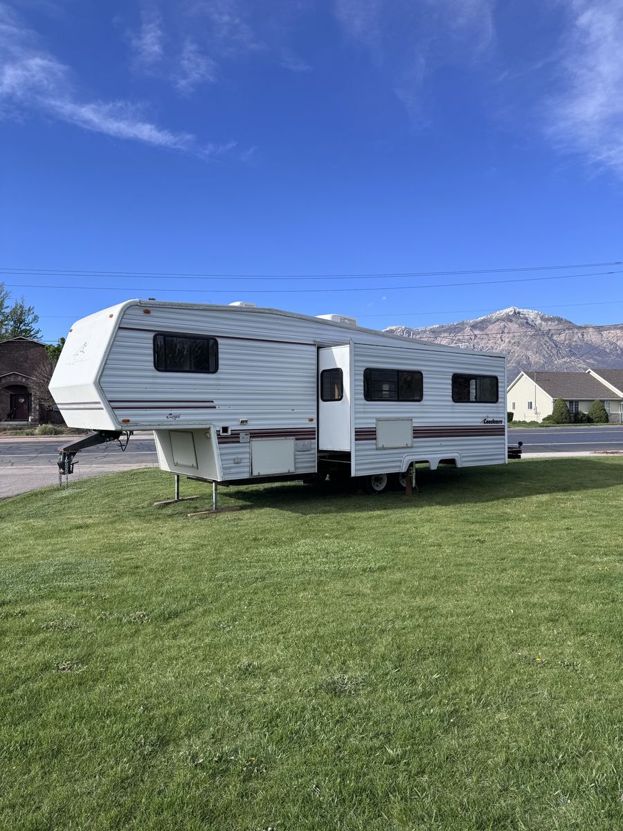 1994 30ft Coachman 5th Wheel
