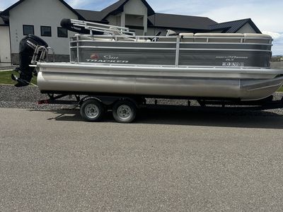 2024 Suntracker Party Barge 20XDLX & Sport Fish