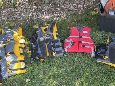 7 Gently used lifejackets