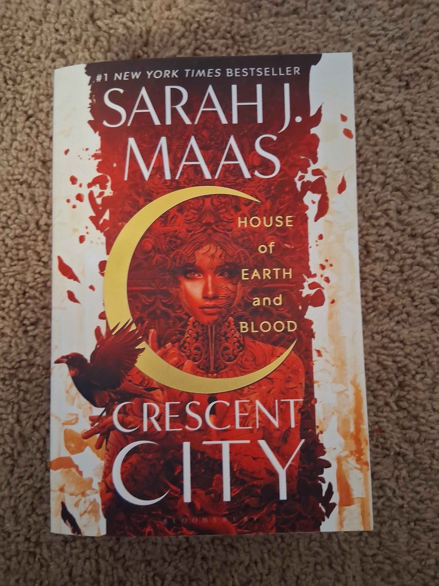 Romantasy Crescent City Book 1: House of Earth and Blood Sarah J Maas