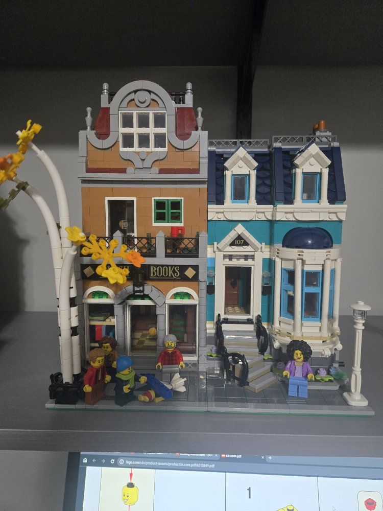 LEGO Creator Expert Bookshop 10270