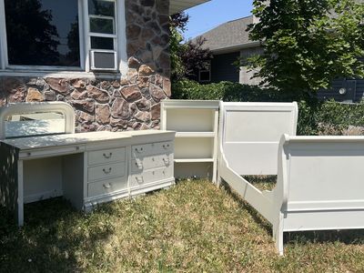 Moving - various free things for pick up today (first come first serve)