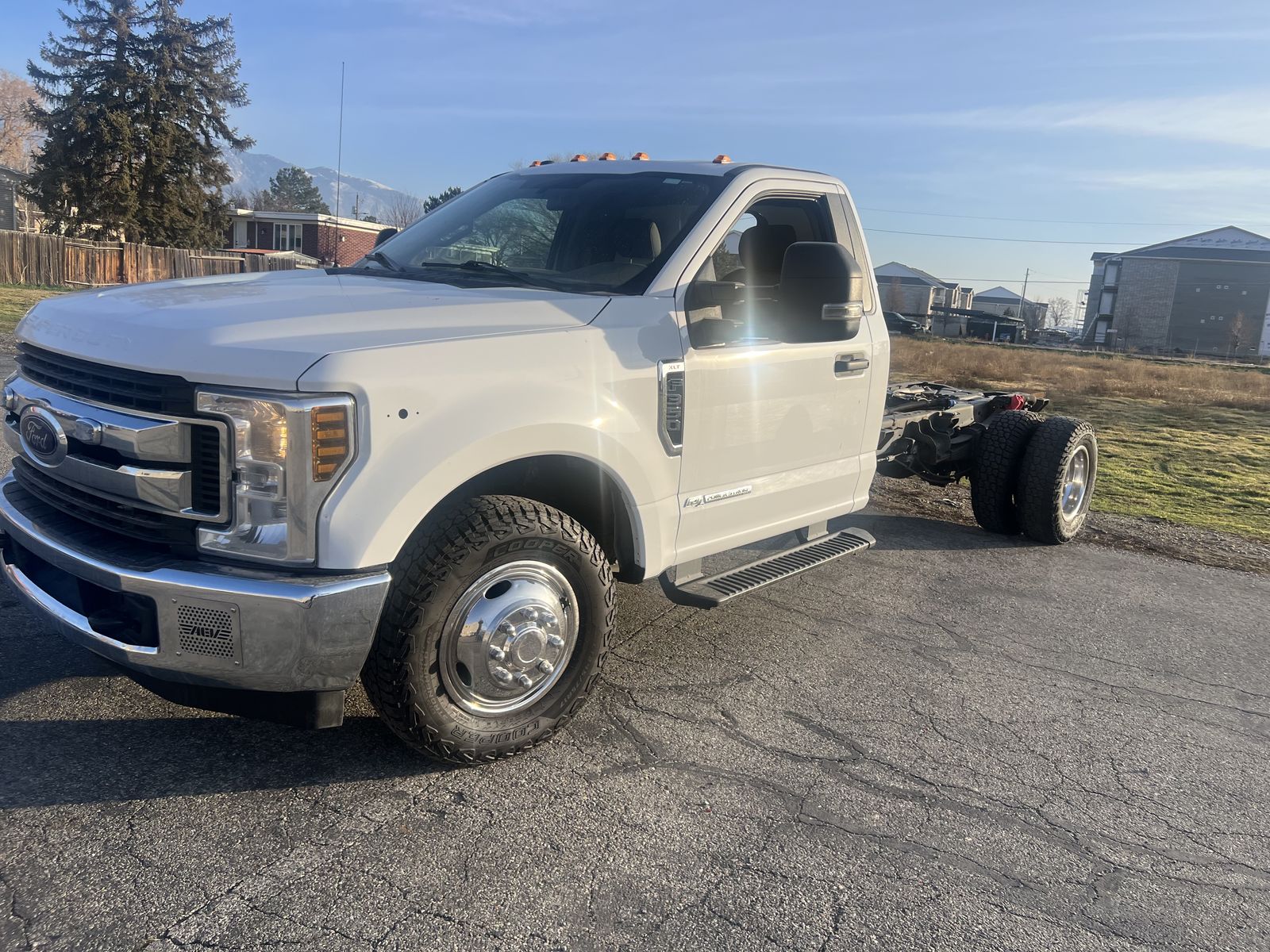 2019 Ford F350 Super Duty Cabin Chassis