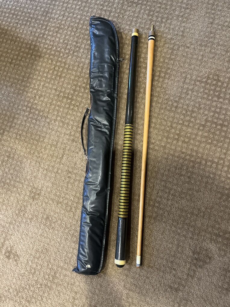 Vintage Pool Cue With Case
