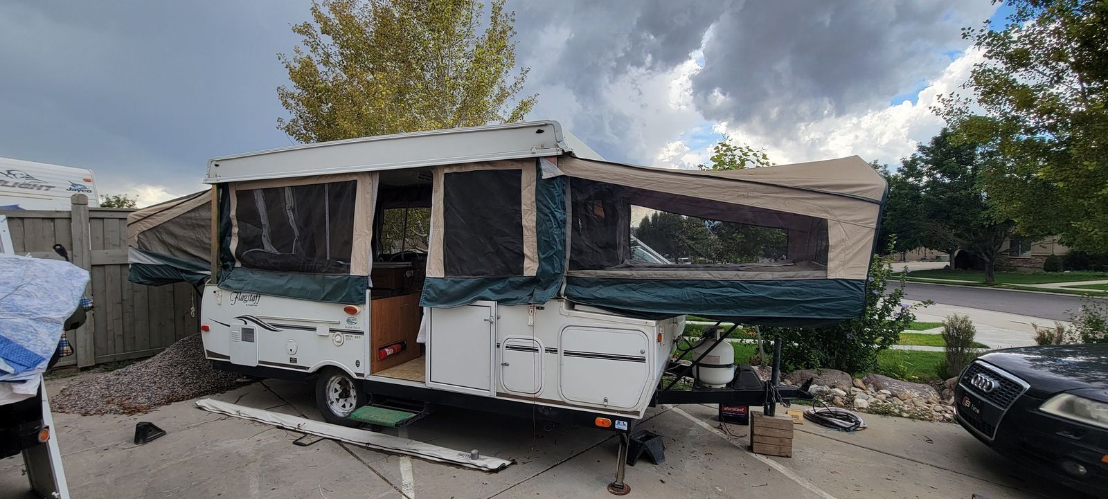 2005 Forest River Flagstaff 625D Pop-Up Travel Trailer. Sleeps 7.