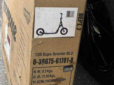 Mongoose 12B Expo Scooter BLU - Model R6170WMI - Blue with large wheels