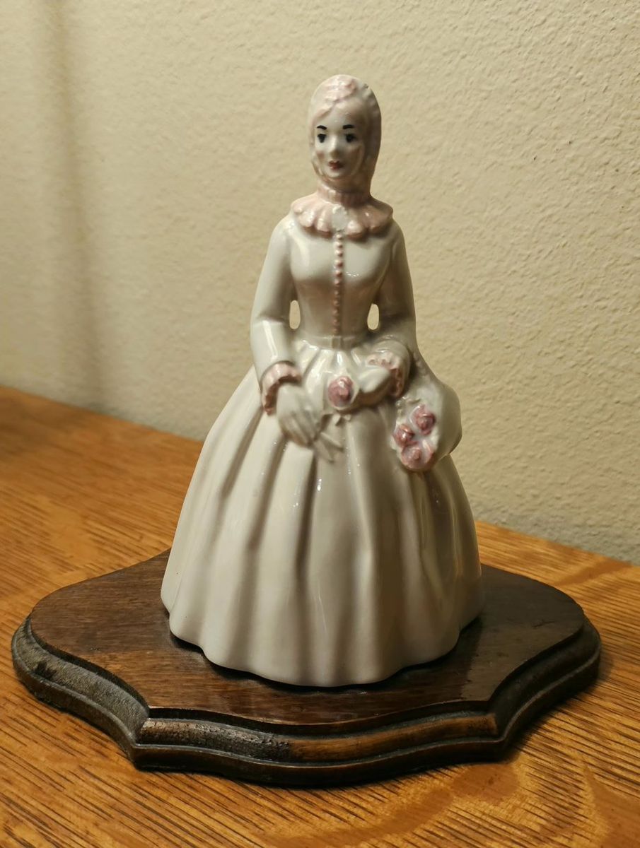 Porcelain Figurine Atlantic Mold 6"×4"