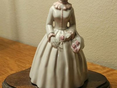 Porcelain Figurine Atlantic Mold 6"×4"