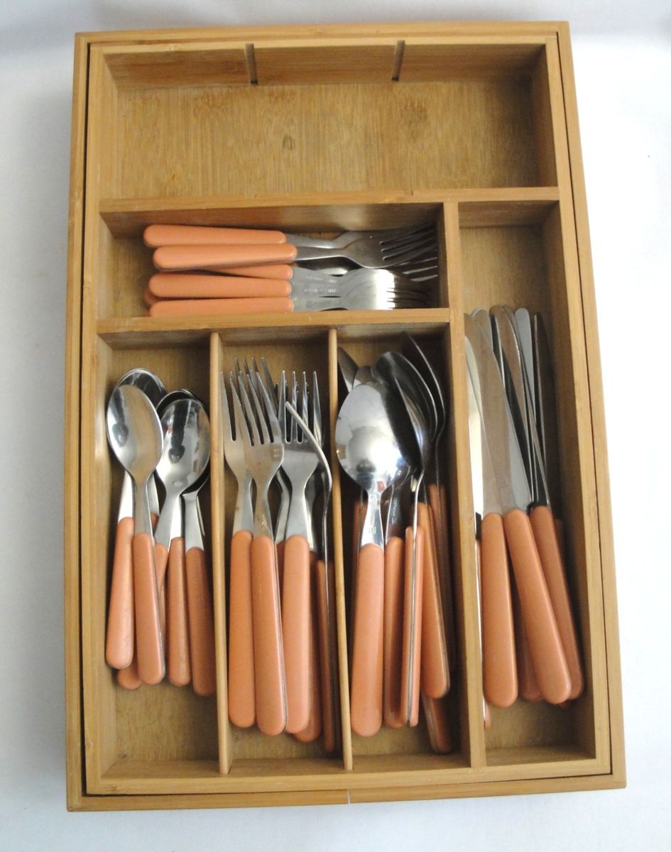 Expandable Bamboo Silverware Tray with Service for 8