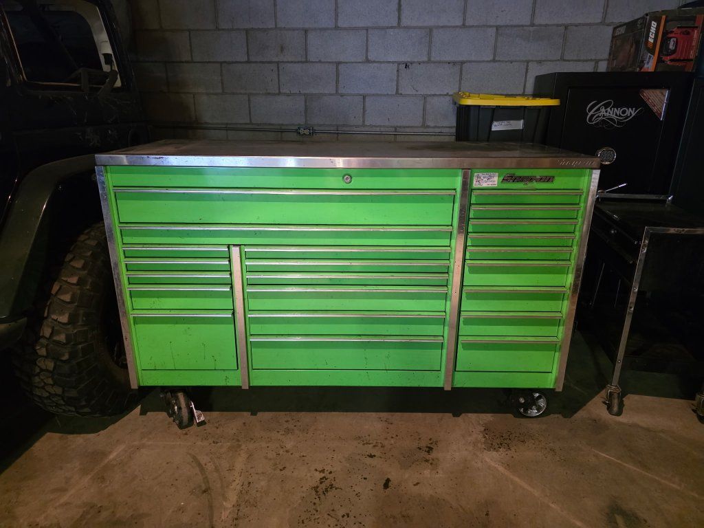 Snap-On 72″ 22-Drawer Triple-Bank Masters Series Roll Cab , Extreme Green with Chrome Trim and Black Snap-On Hutch