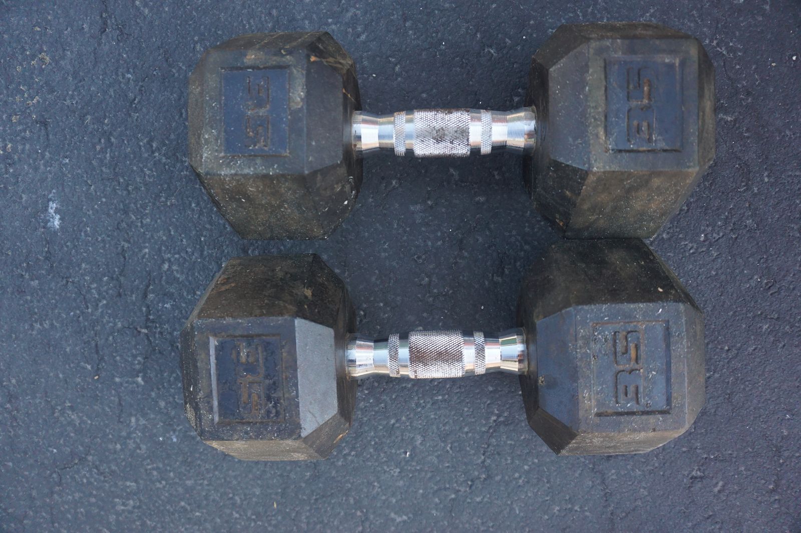 2 35lb dumbells