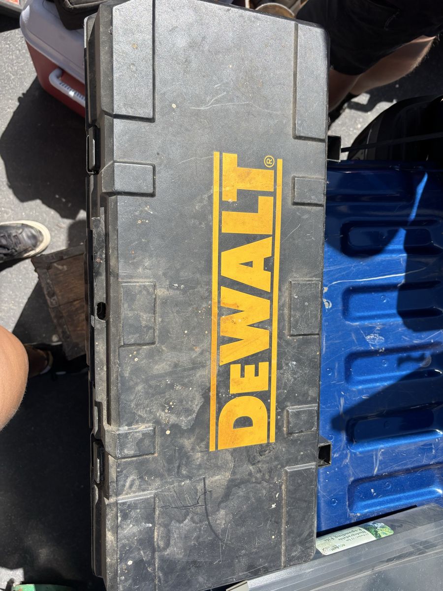 DEWALT 18V Cordless Reciprocating Saw Kit with Case - 18 Volt