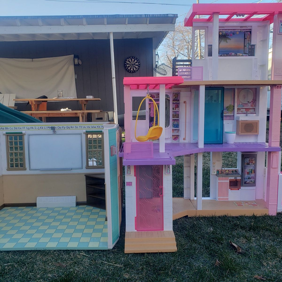 2 Pack Barbie Dreamhouse and American Girl School