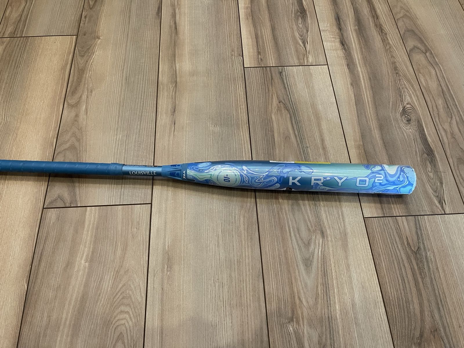 Brand new Louisville Slugger 2027 Kryo2 Softball Bat