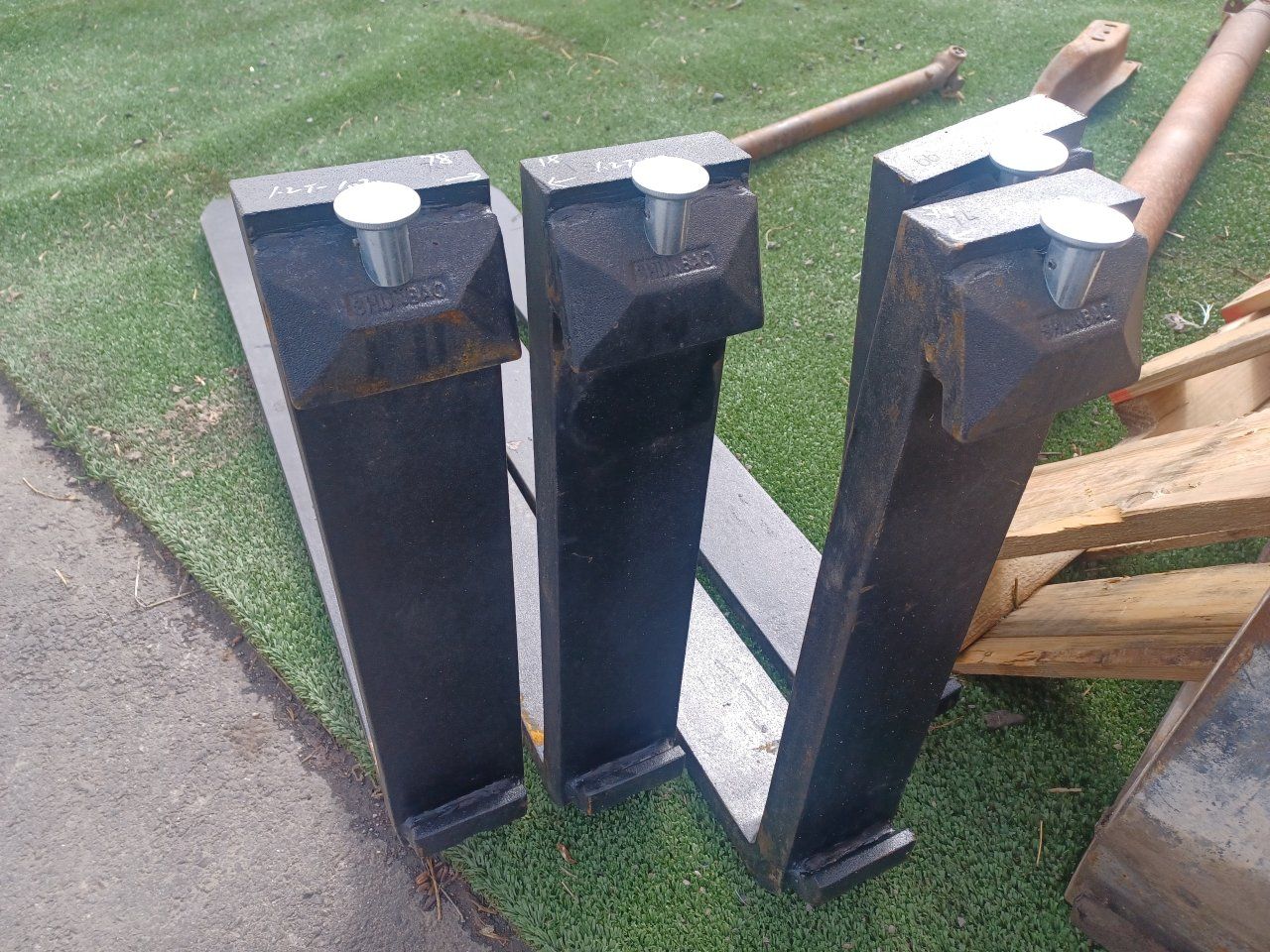 SKID STEER 48 IN ROTATING FORKS