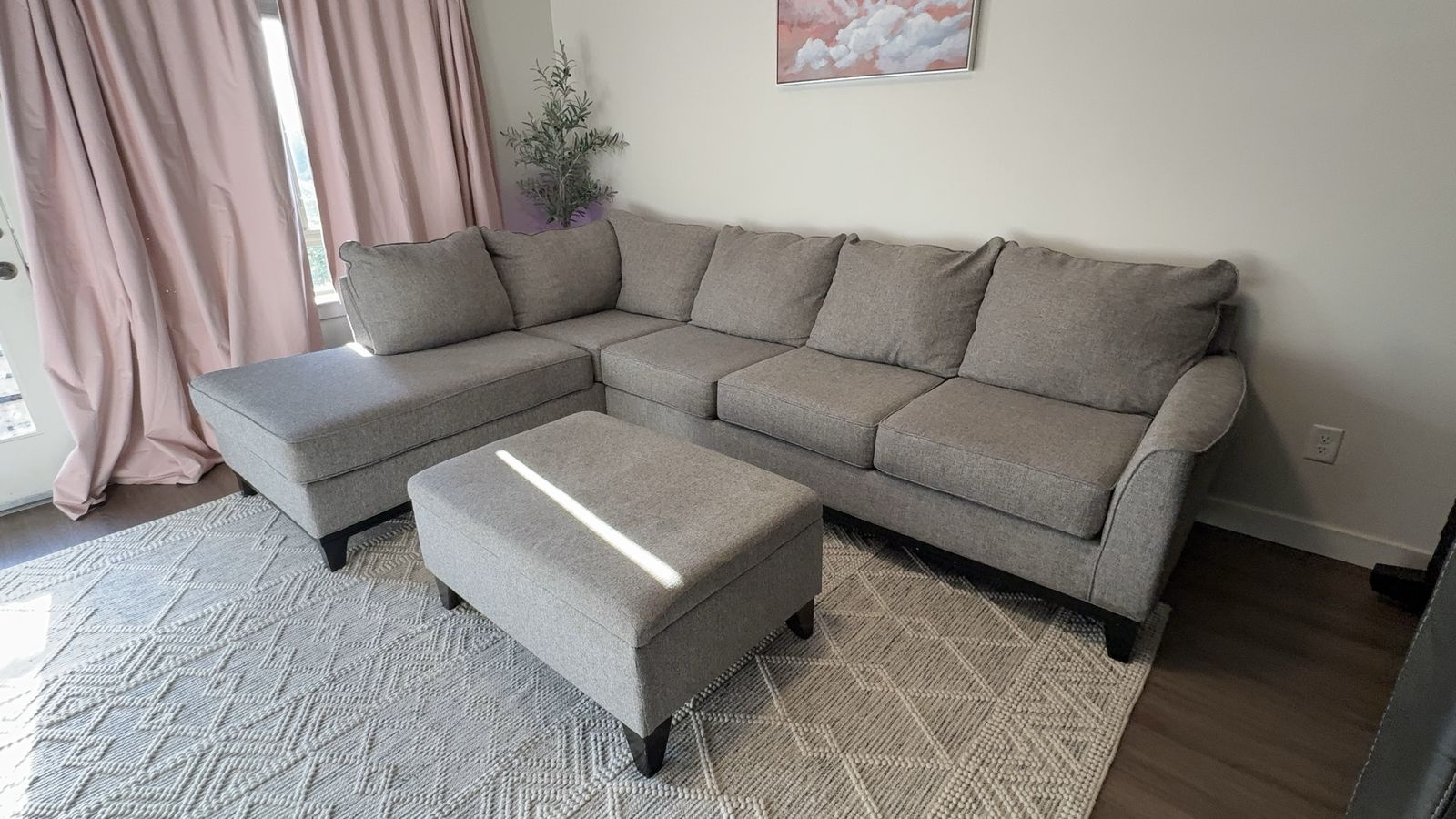 FREE DELIVERY! Rc Willey Emerson Sectional w/ Ottoman