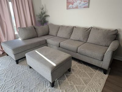 FREE DELIVERY! Rc Willey Emerson Sectional w/ Ottoman